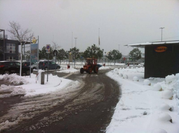 Delve Servizi a Misano:  trattorino per spalatura neve